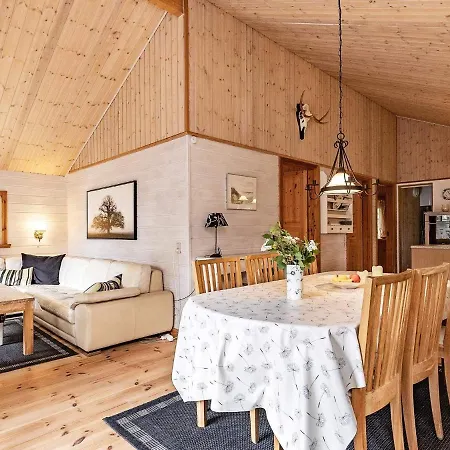 6 Person In Bl Vand Blåvand